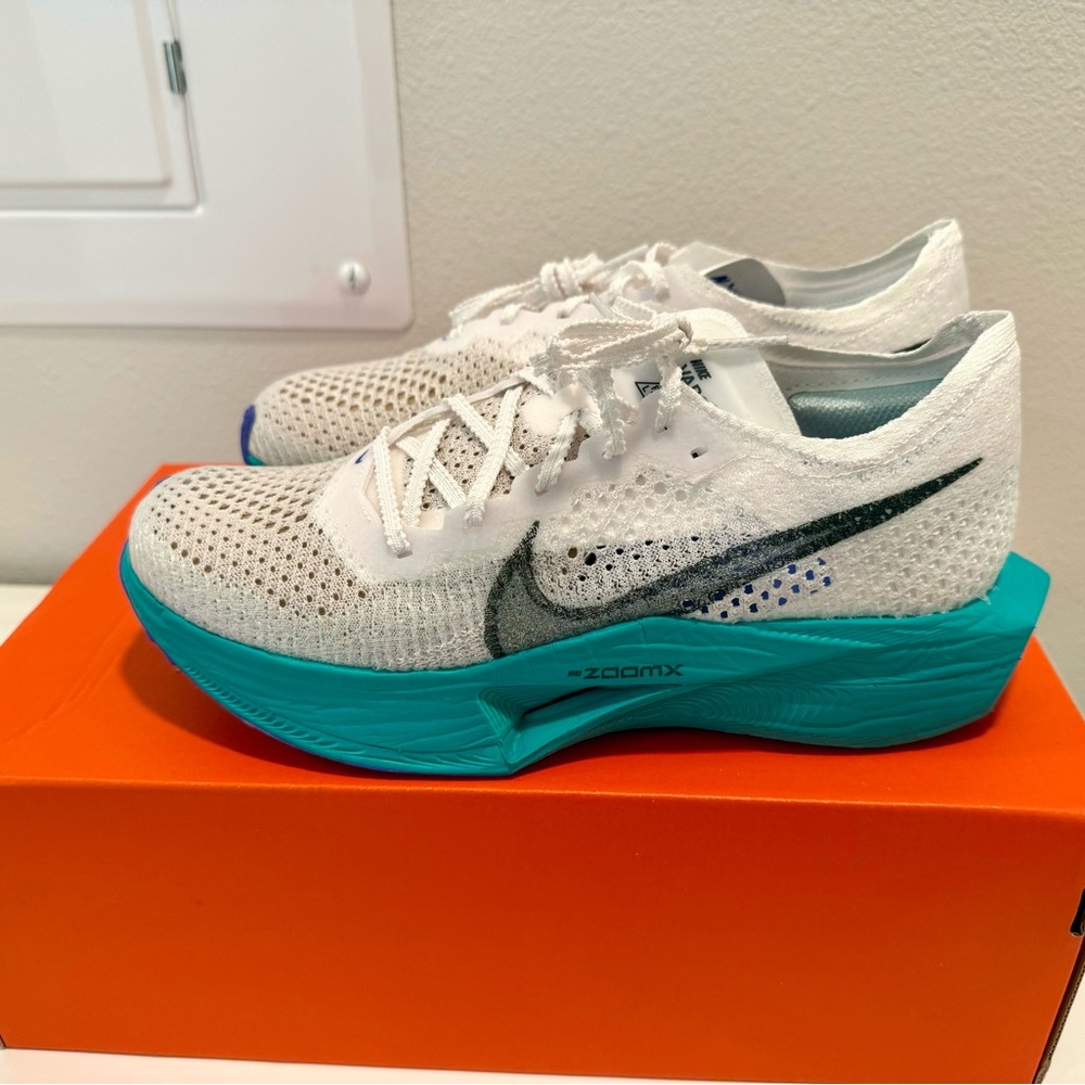 NIKE ZOOMX VAPORFLY NEXT% 3 Unisex 
Women size: 8
Men size: 6.5